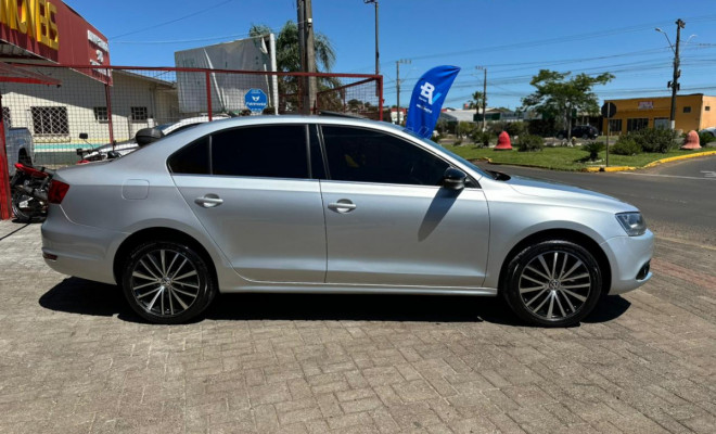 VW - VolksWagen JETTA Highline 2.0 TSI 16V 4p Tiptronic 2013 Gasolina-4