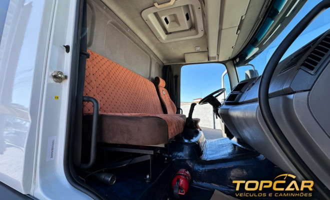 VOLKSWAGEN 24-280 E Constel. 8x2 2p (diesel)(E5) 2014 Diesel-6