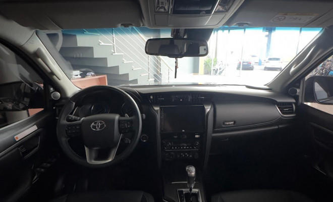 Toyota Hilux SW4 SRX Plat. 4x4 2.8 TB Die. Aut. 2024 Diesel-1