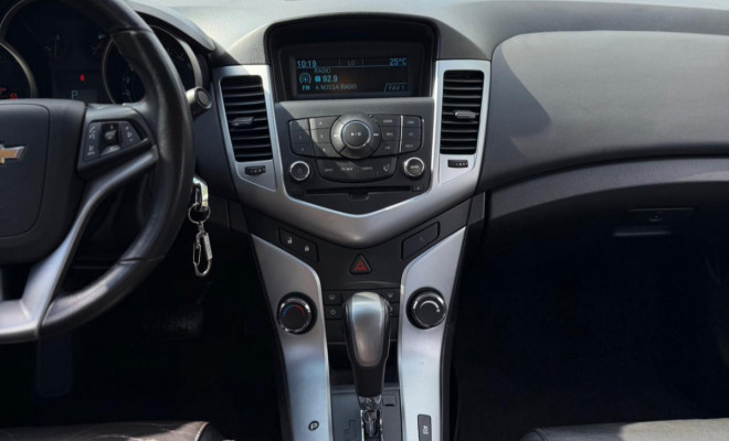 GM - Chevrolet CRUZE HB Sport LT 1.8 16V FlexP. 5p Aut 2013 Flex-8