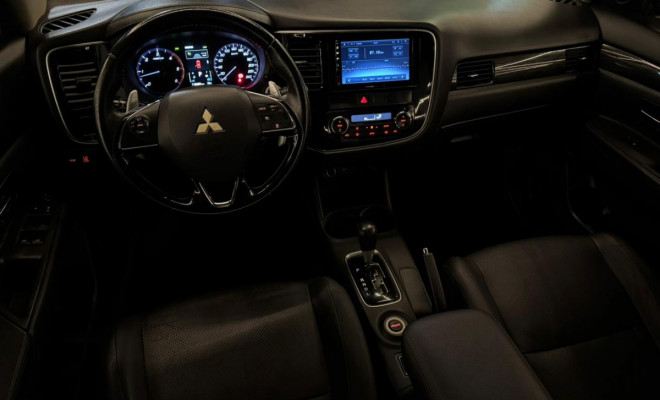 Mitsubishi OUTLANDER 2.2 165cv Diesel Aut. 2016 Diesel-14