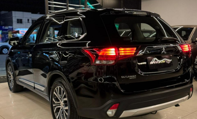 Mitsubishi OUTLANDER 2.2 165cv Diesel Aut. 2016 Diesel-2