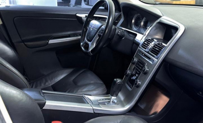 Volvo XC 60 2.0 T5  5p 2012 Gasolina-4