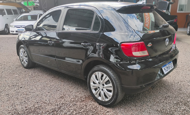 VW - VolksWagen Gol (novo) 1.0 Mi Total Flex 8V 4p 2013 Flex-0