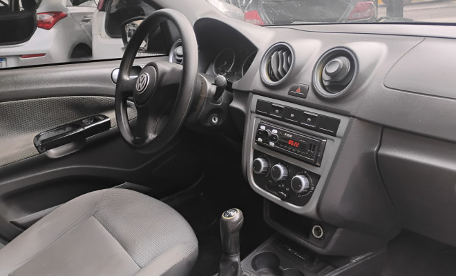 VW - VolksWagen Gol (novo) 1.0 Mi Total Flex 8V 4p 2013 Flex-4