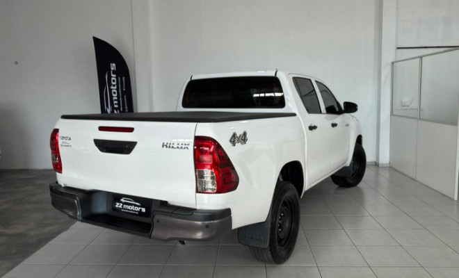 Toyota Hilux CD 4x4 2.8 Diesel Mec. 2023-4