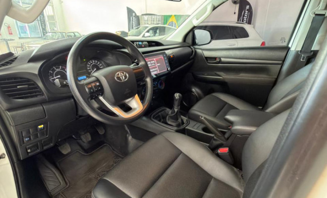 Toyota Hilux CD 4x4 2.8 Diesel Mec. 2023-1