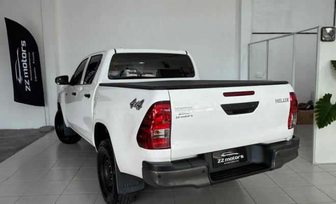 Toyota Hilux CD 4x4 2.8 Diesel Mec. 2023-5