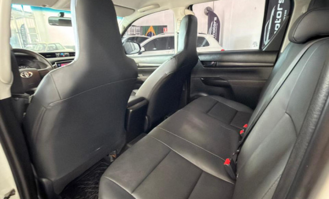 Toyota Hilux CD 4x4 2.8 Diesel Mec. 2023-2