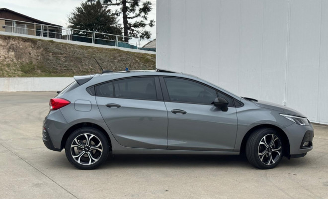 CRUZE SPORT RS 1.4 TURBO AUT. 2023 | ESPORTIVIDADE, ESTILO E TETO SOLAR!-17