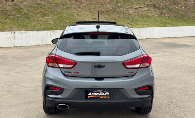 CRUZE SPORT RS 1.4 TURBO AUT. 2023 | ESPORTIVIDADE, ESTILO E TETO SOLAR!-1