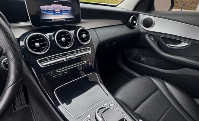 MERCEDES-BENZ C‑180 AVANTGARDE 1.6 AUT. 2015 | ELEGÂNCIA, CONFORTO E BAIXÍSSIMA QUILOMETRAGEM!-10