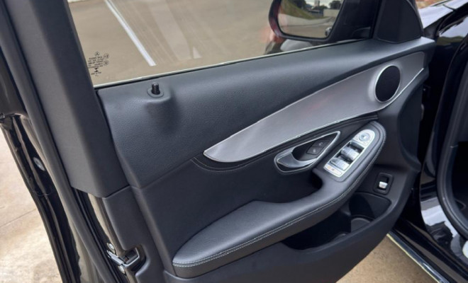 MERCEDES-BENZ C‑180 AVANTGARDE 1.6 AUT. 2015 | ELEGÂNCIA, CONFORTO E BAIXÍSSIMA QUILOMETRAGEM!-9