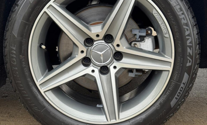 MERCEDES-BENZ C‑180 AVANTGARDE 1.6 AUT. 2015 | ELEGÂNCIA, CONFORTO E BAIXÍSSIMA QUILOMETRAGEM!-21