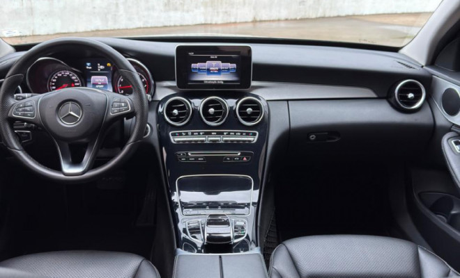 MERCEDES-BENZ C‑180 AVANTGARDE 1.6 AUT. 2015 | ELEGÂNCIA, CONFORTO E BAIXÍSSIMA QUILOMETRAGEM!-11