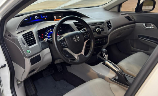 Honda Civic LXR 2.0 Aut. 2014 — Design, Conforto e Confiabilidade!-9