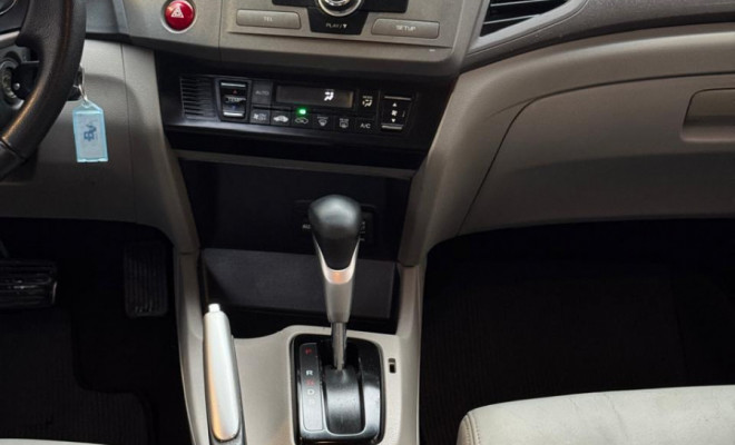 Honda Civic LXR 2.0 Aut. 2014 — Design, Conforto e Confiabilidade!-4