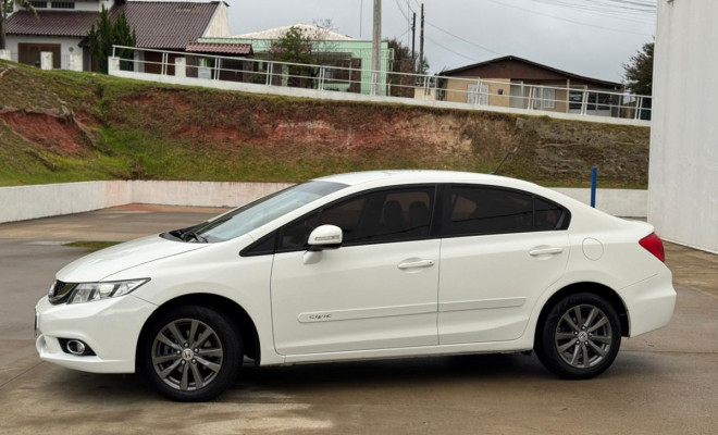 Honda Civic LXR 2.0 Aut. 2014 — Design, Conforto e Confiabilidade!-11