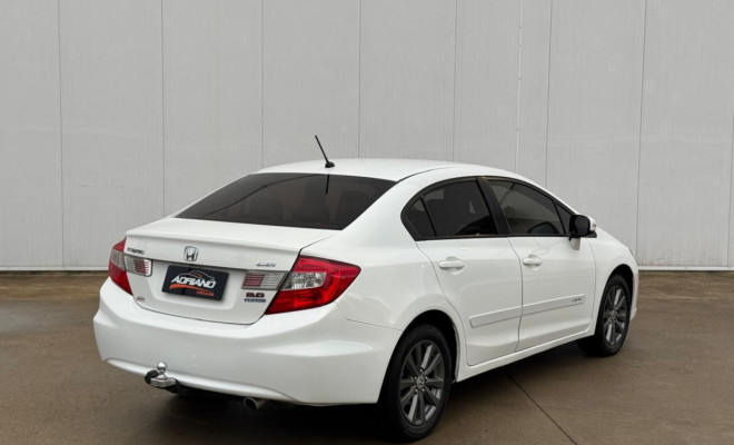 Honda Civic LXR 2.0 Aut. 2014 — Design, Conforto e Confiabilidade!-2
