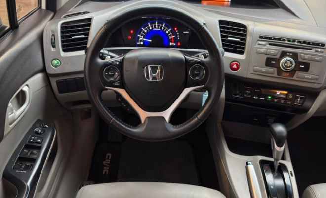 Honda Civic LXR 2.0 Aut. 2014 — Design, Conforto e Confiabilidade!-8