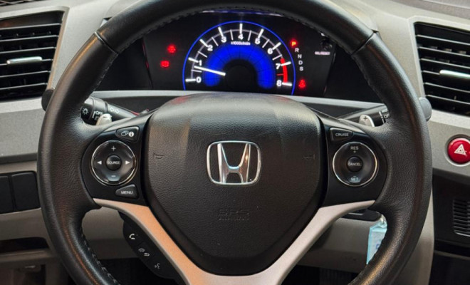 Honda Civic LXR 2.0 Aut. 2014 — Design, Conforto e Confiabilidade!-3
