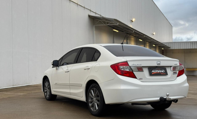 Honda Civic LXR 2.0 Aut. 2014 — Design, Conforto e Confiabilidade!-17