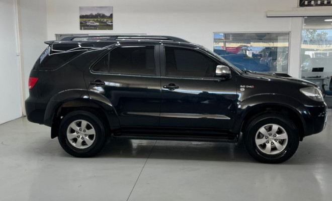 Toyota Hilux SW4 SRV D4-D 4x4 3.0 TDI Dies. Aut 2006 Diesel-3