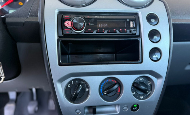 Ford Fiesta Sedan SE 1.6 8V Flex 4p 2014 Flex-8