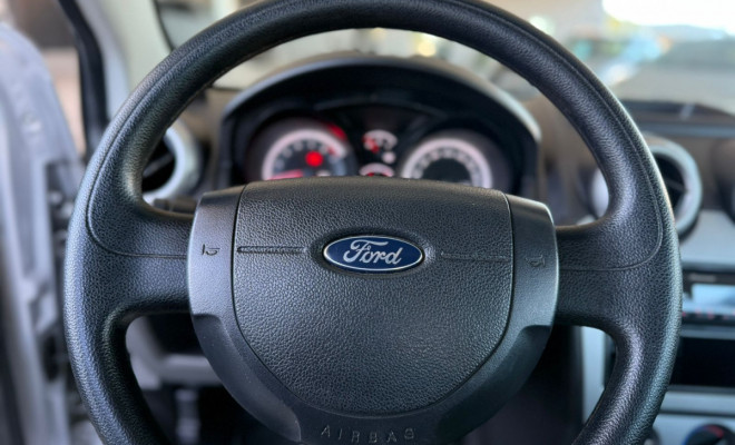 Ford Fiesta Sedan SE 1.6 8V Flex 4p 2014 Flex-5