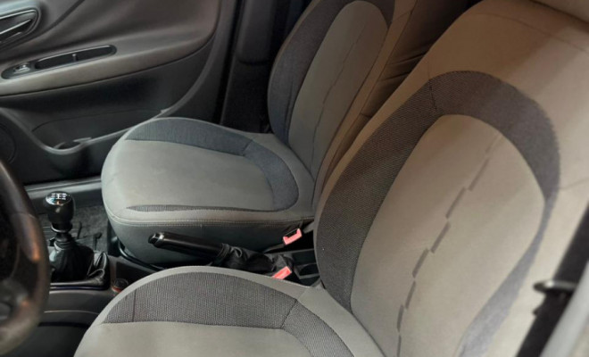 Fiat Punto ATTRACTIVE 1.4 Fire Flex 8V 5p 2013-6