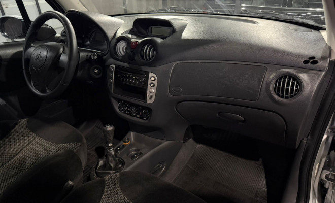 Citroën C3 GLX 1.4/ GLX Sonora 1.4 Flex 8V 5p 2011 Flex-9