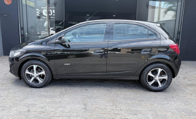 GM - Chevrolet ONIX HATCH LTZ 1.4 8V FlexPower 5p Mec. 2019 Flex-10