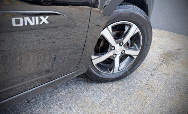GM - Chevrolet ONIX HATCH LTZ 1.4 8V FlexPower 5p Mec. 2019 Flex-6