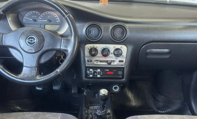GM - Chevrolet Celta 1.0/Super/N.Piq.1.0 MPFi VHC 8V 3p 2003 Gasolina-3