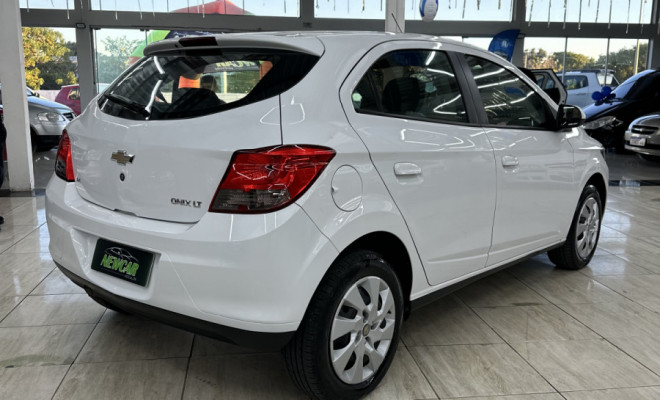 Chevrolet ONIX HATCH LT 1.4 8V FlexPower 5p Mec. 2015-4