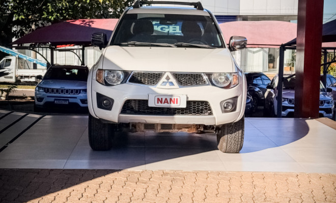 Mitsubishi L200 Triton HPE 3.2 CD TB Int.Diesel Aut 2012 Diesel-0