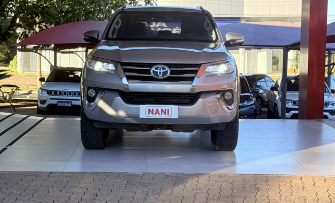Toyota Hilux SW4 SR 4x2 2.7/ 2.7 Flex 16V Aut. 2017 Flex-0