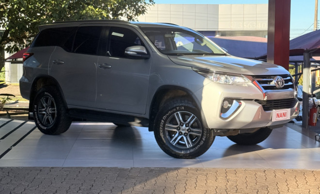 Toyota Hilux SW4 SR 4x2 2.7/ 2.7 Flex 16V Aut. 2017 Flex-1