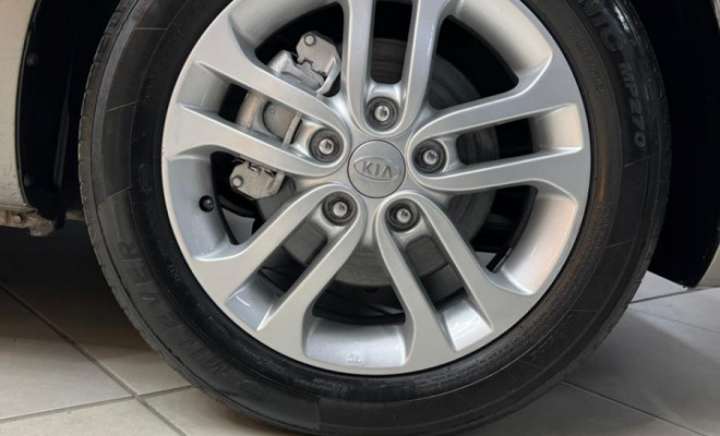 Kia Motors Cerato 1.6 16V Mec. 2012 Gasolina-13