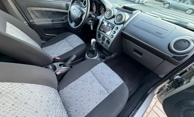 Ford Fiesta SE 1.6 8V Flex 5p 2014 Flex-5