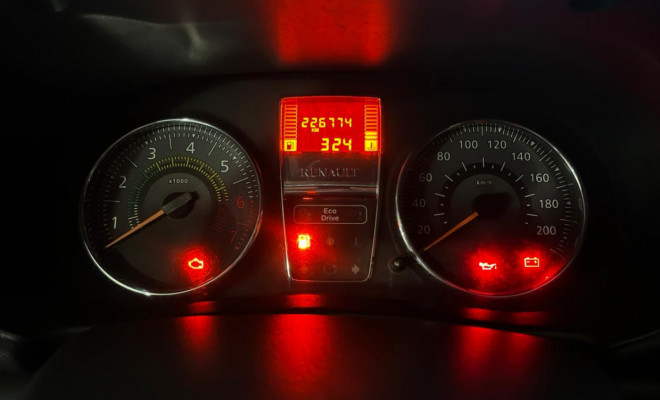 Renault Clio RL/ JP/Auth.1.0/1.0 Hi-Power 16V 5p 2014 Gasolina-9