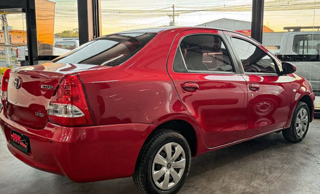 Toyota ETIOS XS Sedan 1.5 Flex 16V 4p Aut. 2017 Flex-1