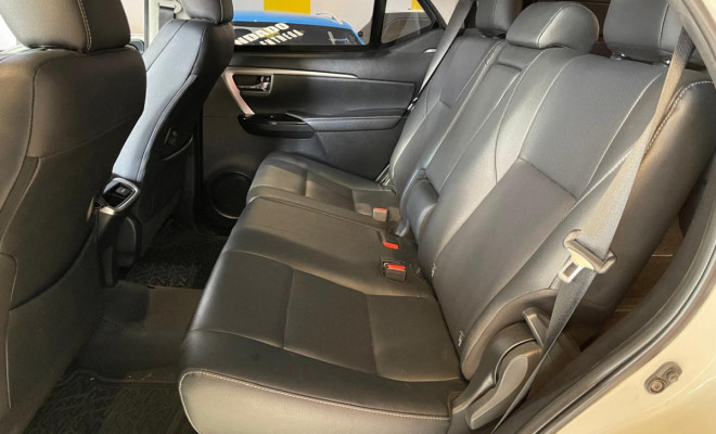 Toyota Hilux SW4 SRX 2.8 TDI 16V 4x4 Dies. Aut. 2023-14