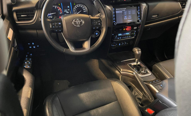 Toyota Hilux SW4 SRX 2.8 TDI 16V 4x4 Dies. Aut. 2023-5