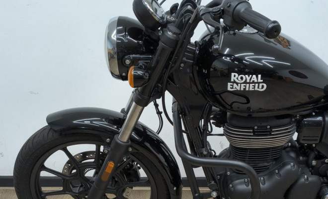 Royal Enfield Meteor 350 Fireball  2025 Gasolina-7