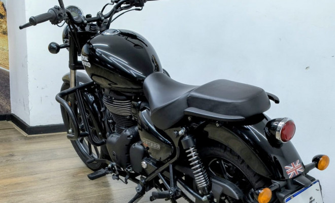 Royal Enfield Meteor 350 Fireball  2025 Gasolina-11
