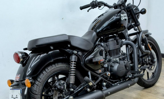 Royal Enfield Meteor 350 Fireball  2025 Gasolina-9