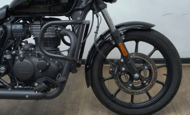 Royal Enfield Meteor 350 Fireball  2025 Gasolina-6