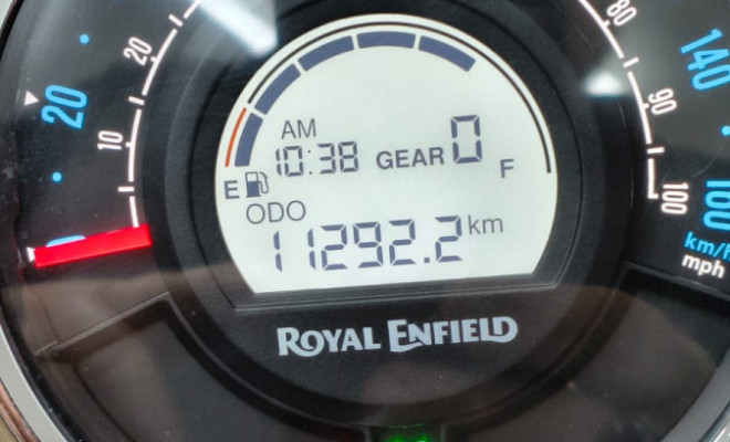Royal Enfield Meteor 350 Fireball  2025 Gasolina-4