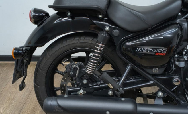 Royal Enfield Meteor 350 Fireball  2025 Gasolina-5